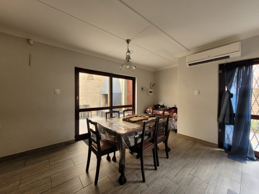 4 Bedroom Property for Sale in Wavecrest Eastern Cape